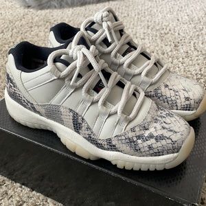 Air Jordan 11 retro lows